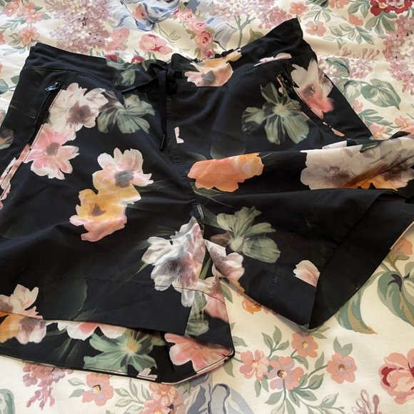 Pants - Black Floral shorts, size Small